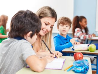 ridurre le ore di assistenza scolastica per motivi di bilancio?
